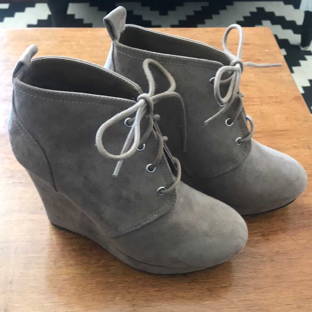 Qupid bootie wedges grey tan